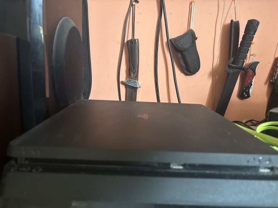 Konsola Ps4 slim