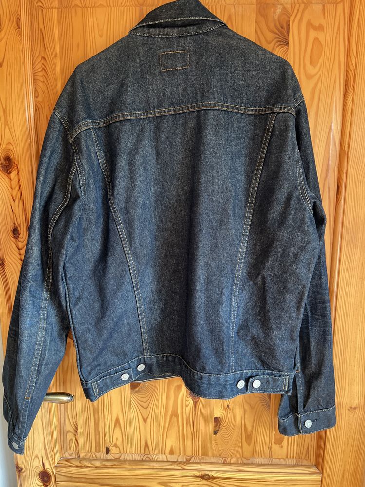 Sprzedam katanę firmy Levis w kolorze ciemnym niebieskim rozmiar  XL