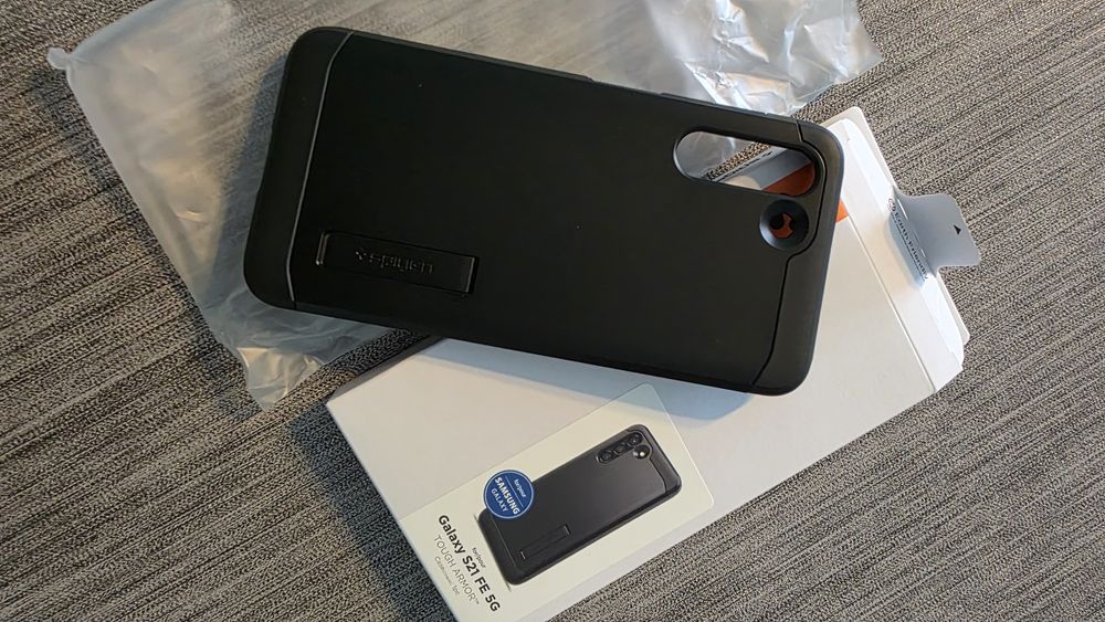 Capa Spigen Tough armor Samsung Galaxy S21 FE 5G