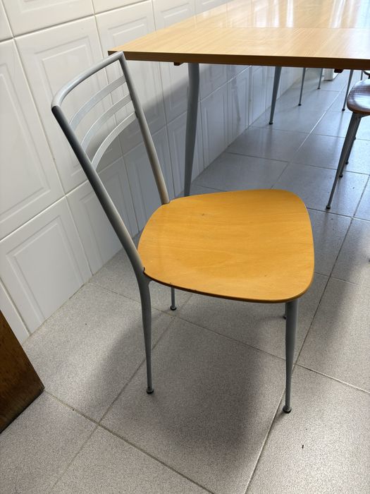 Mesa de cozinha com 4 cadeiras