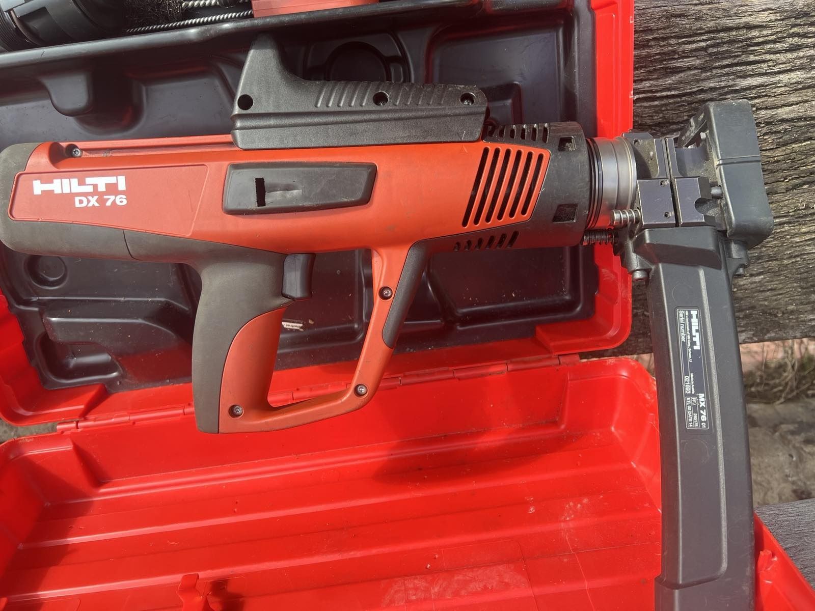 Монтажный пистолет HILTI DX76