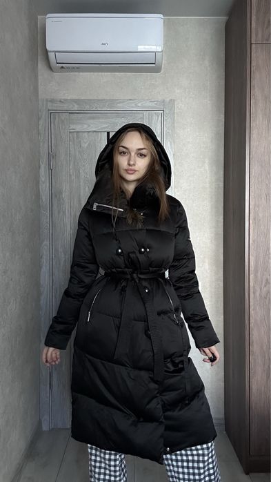 Пуховик чорний теплий на холодну зиму