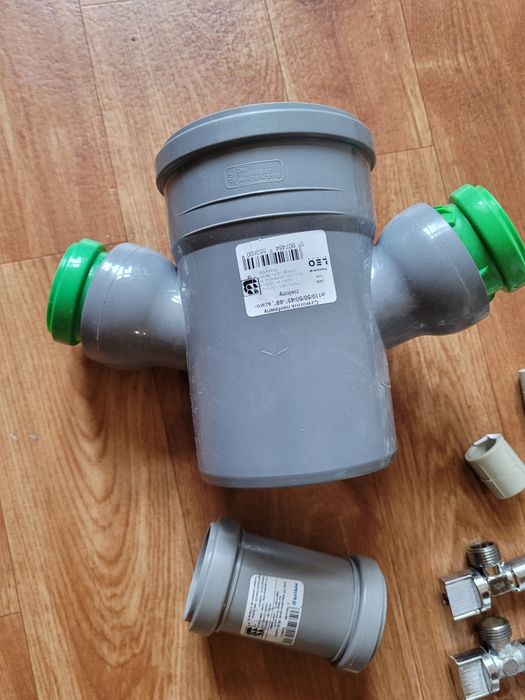 różne kształtki, krany, adaptery hydrauliczne