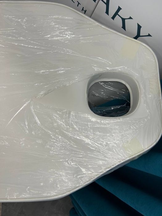 Професійні кушетки для масажу, косметології