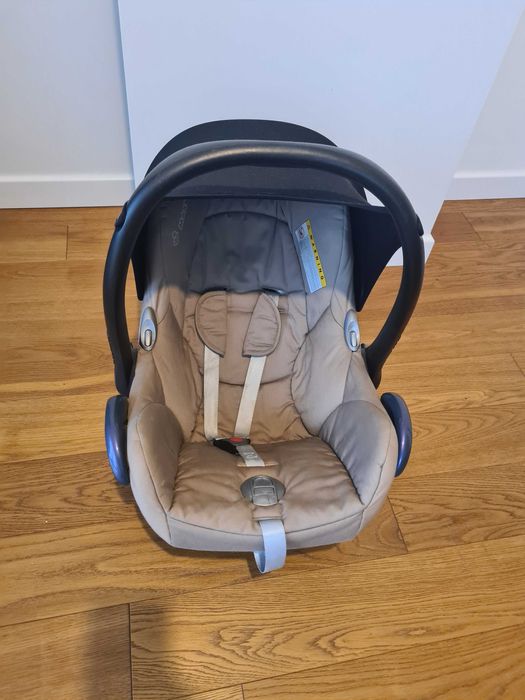 Dwa foteliki samochodowe 0-13kg, 9-18kg + baza FamilyFix Maxi-Cosi