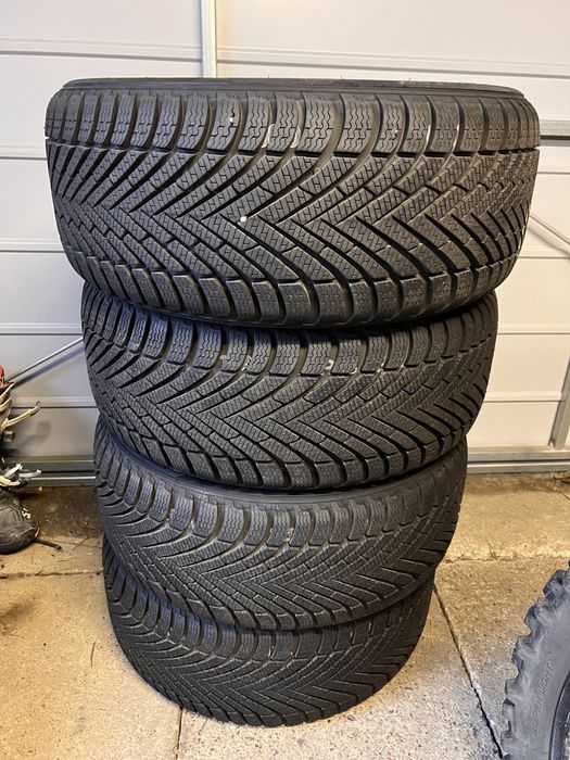 Pirelli Powergy Winter 225/40/18 zimowe opony