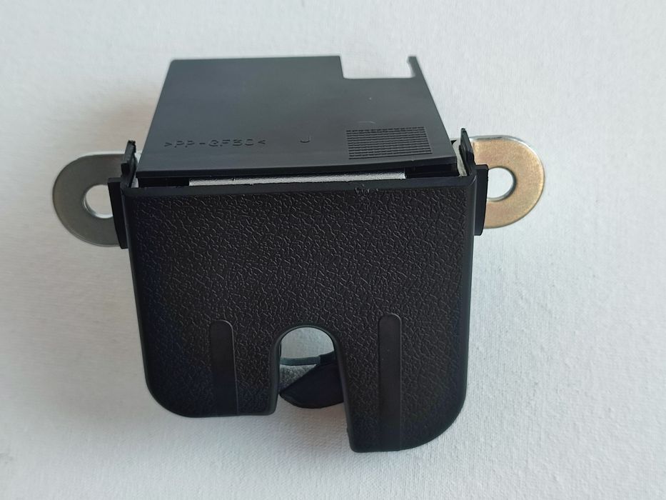 Замок кришки багажника Golf 5,6 Passat B6 B7 Tiguan Touran Polo