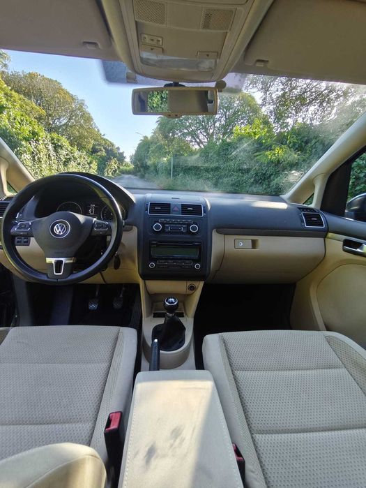 Volkswagen Touran 1.6 TDI (2011)  - Econômica e Espaçosa