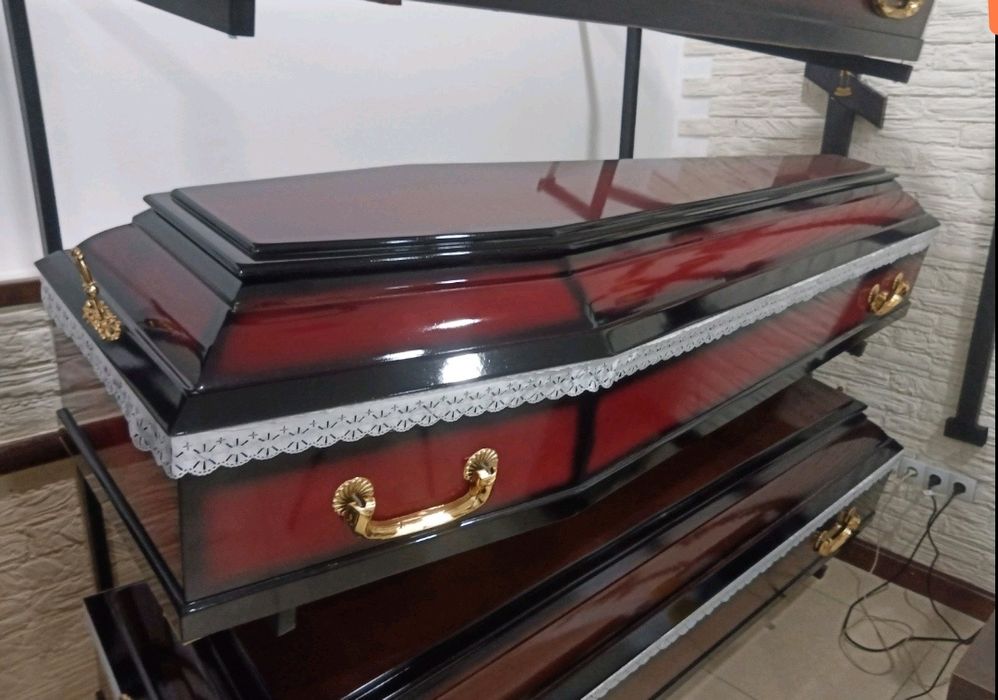 Лакові труни від виробника