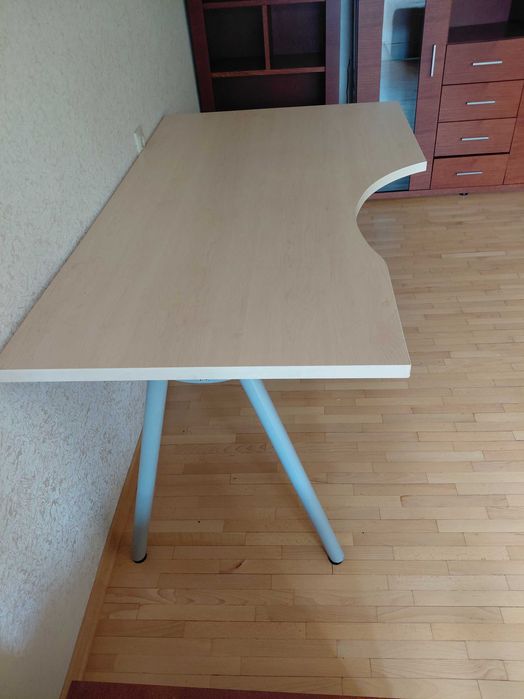 Продается компьютерный стол