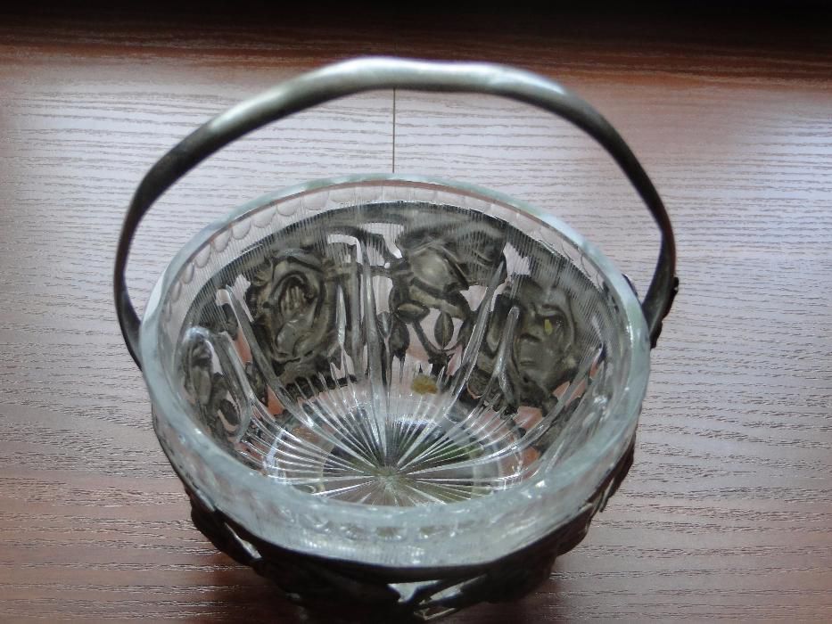 Cukiernica ze srebrzonego plateru z kryształowym wkładem