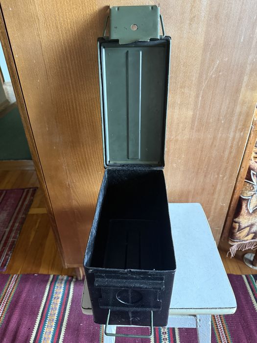 Металевий ящик для інструментів