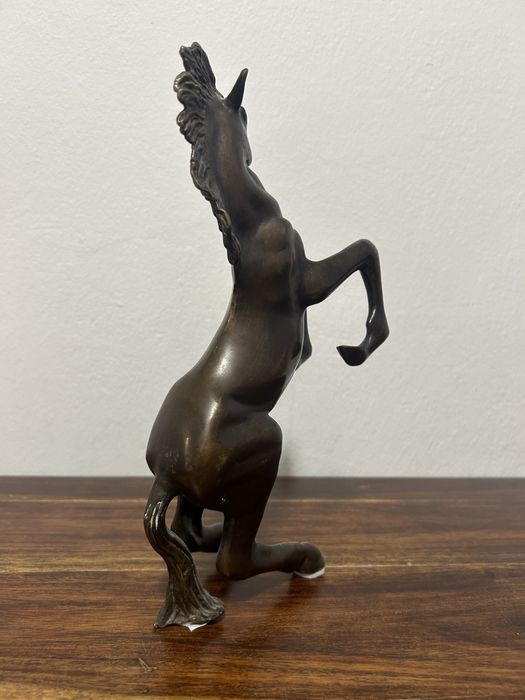 Koń z brązu figurka