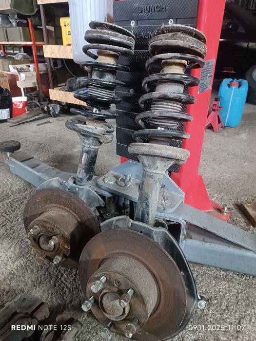 Стойки передні BMW E34 ричаги суппорт диски бмв е34 амортизатори цапфа