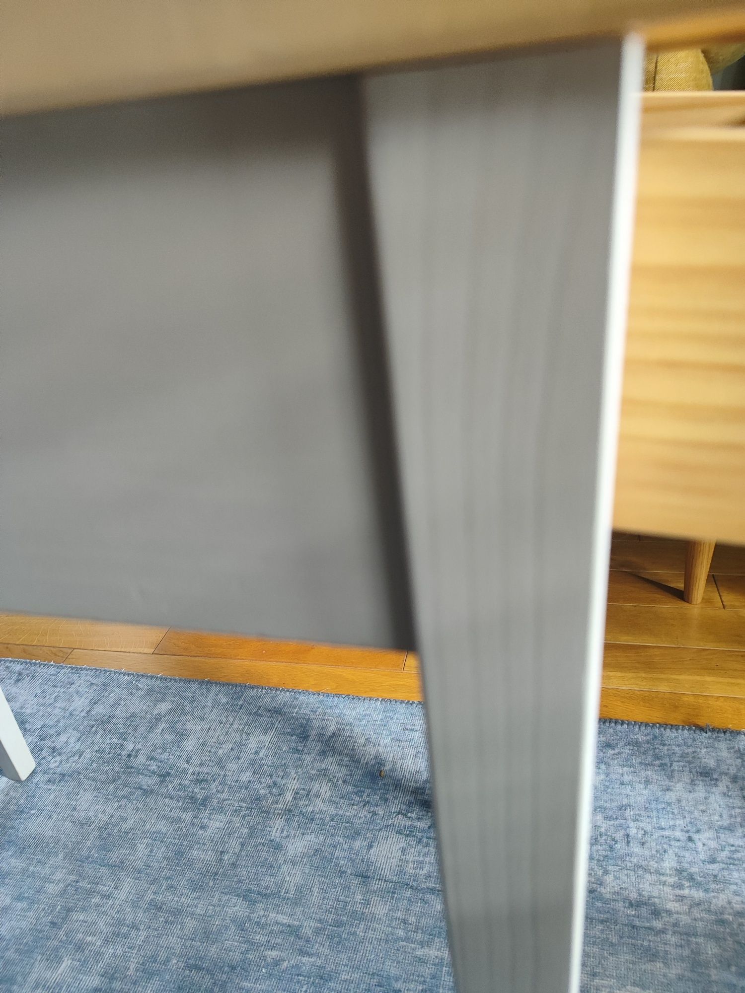 Niewielkie biurko drewniane, toaletka ikea