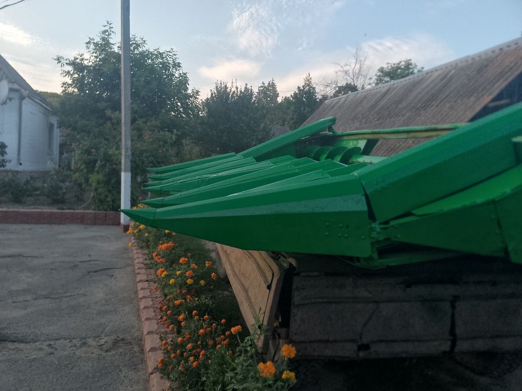 Продам кукурудзяну жатку 6 рядкову з подрібнювачем