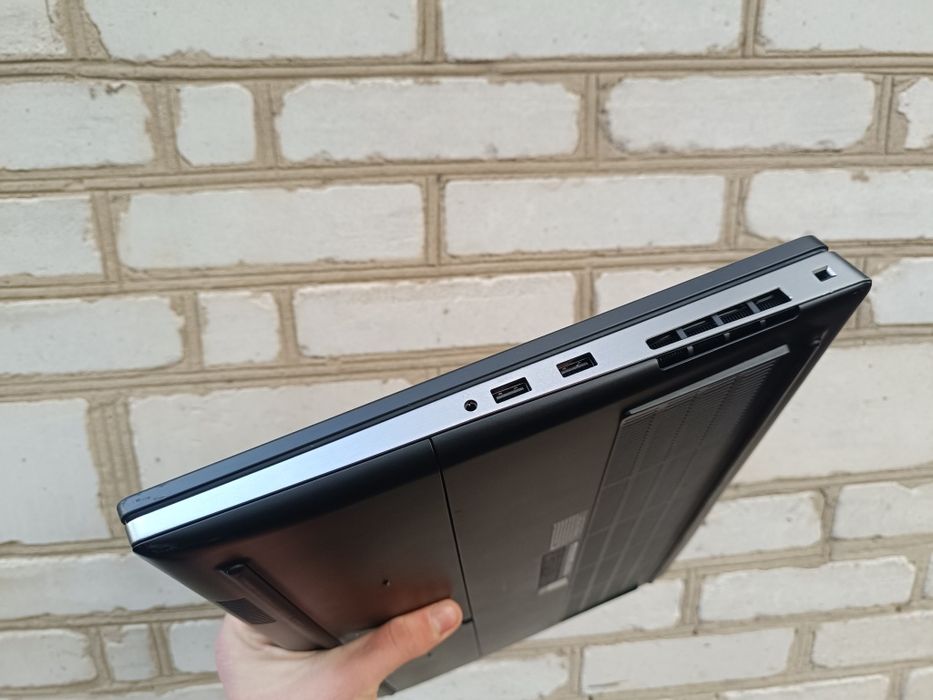 17.3", 16ГБ відеокарта, Ігровий Ноутбук DELL (i7 8850H/p5200 16gb)