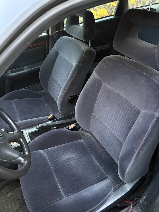 Audi 80 Avant Kombi kompletne wnetrze gruby welur, drewno.