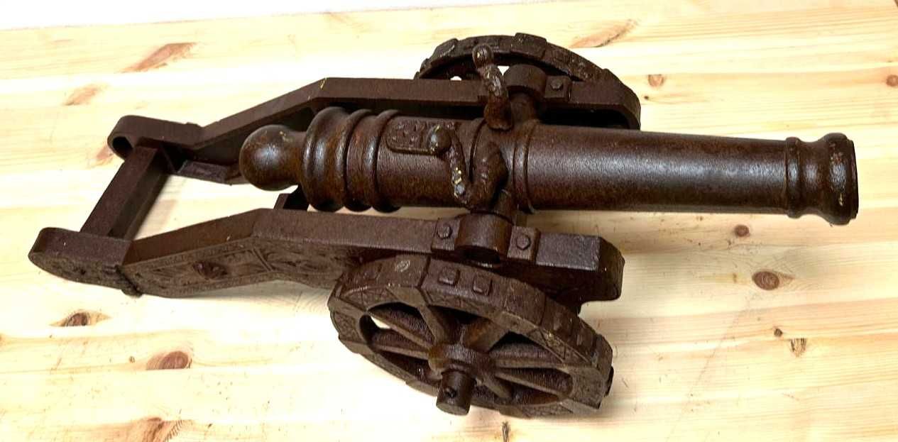 Canhão antigo em ferro fundido, replica, pesado e robusto