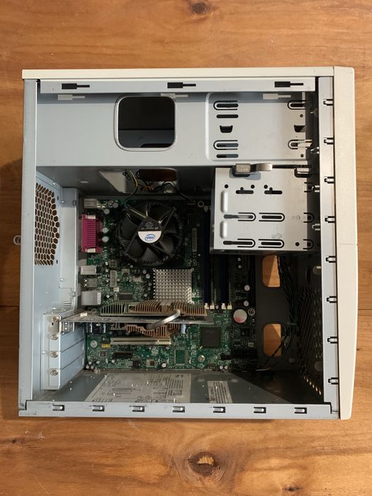 Корпус компьютера с платами
