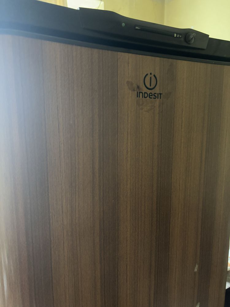 Холодильник indesit