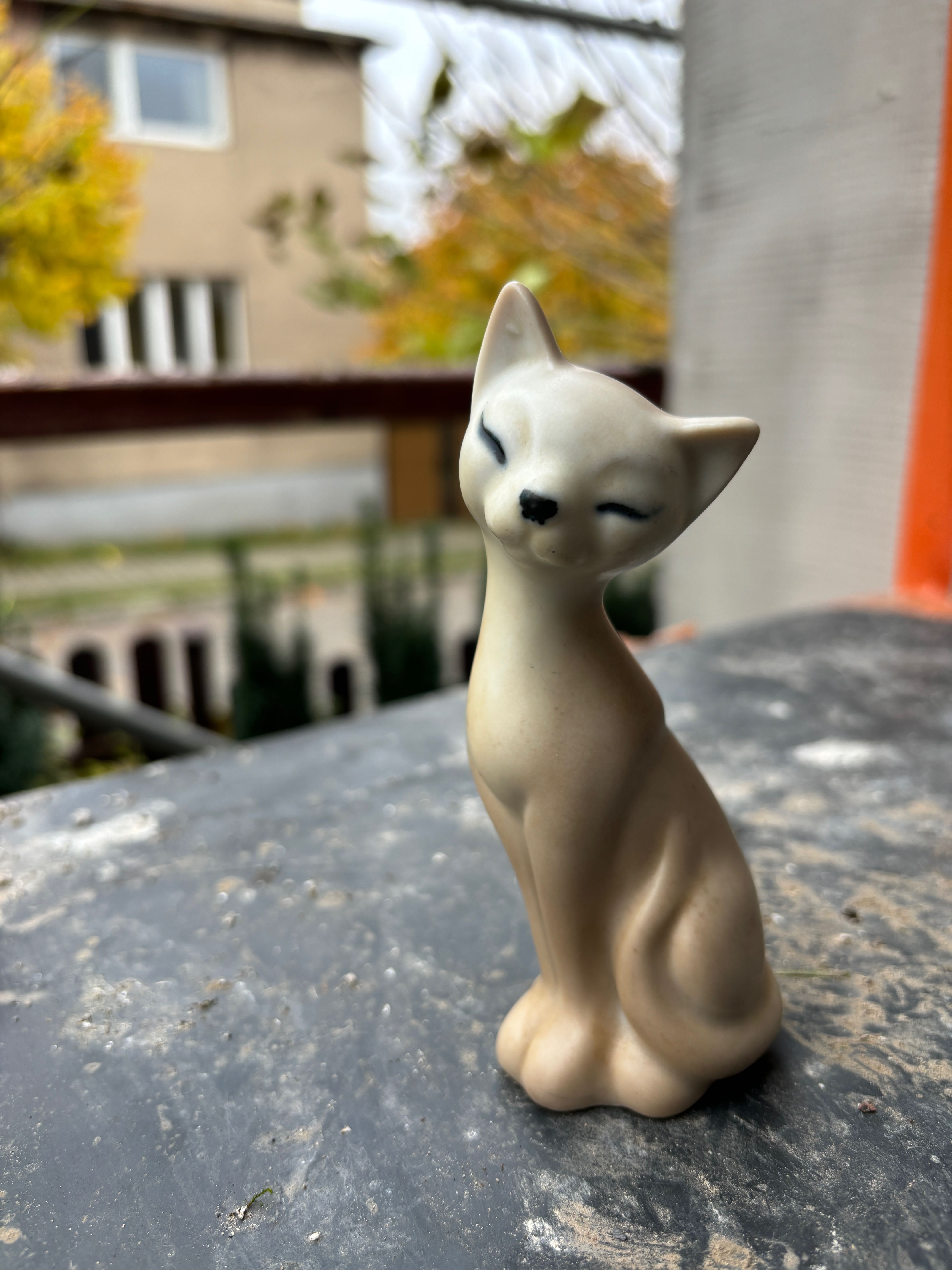 porcelanowa figurka kota vintage prl