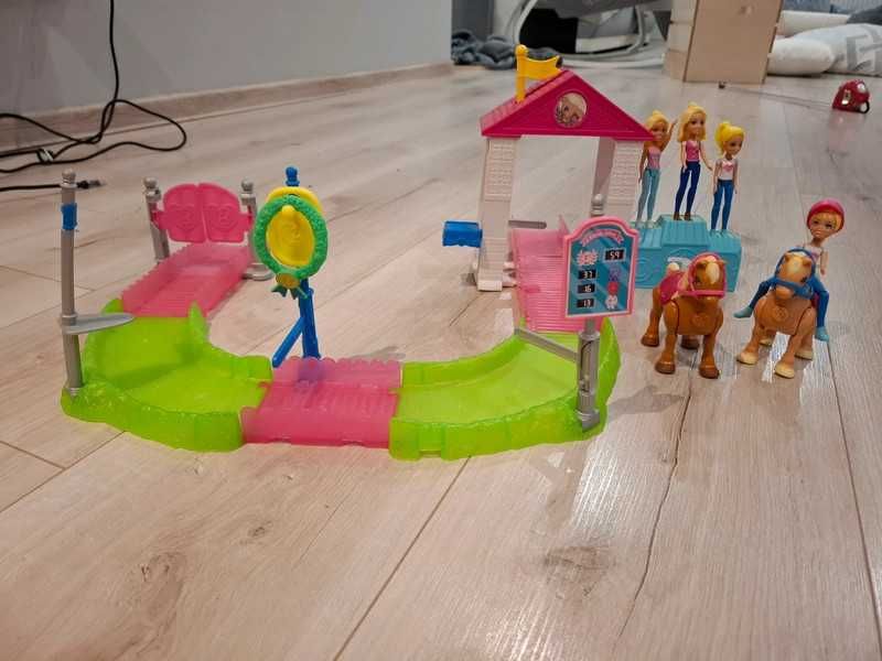 Barbie zestaw wyścigi konne 3 koniki i 4 lalki tor