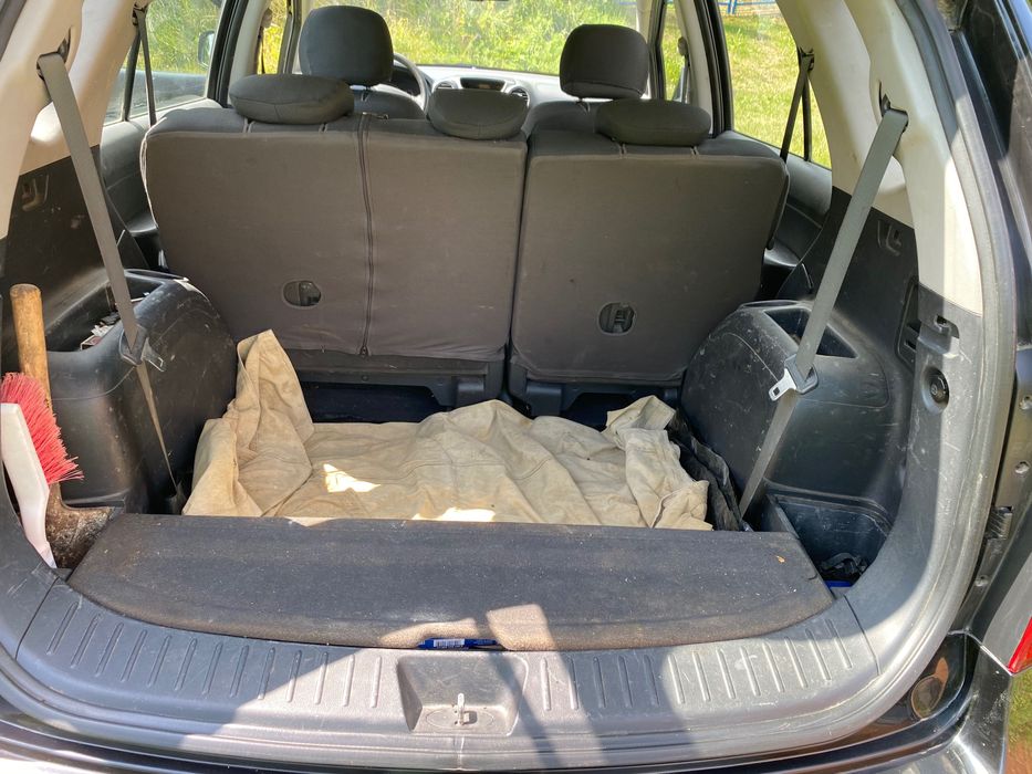 Kia Carens 2011 року