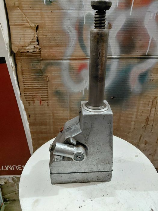 Lewarek podnosnik hydrauliczny