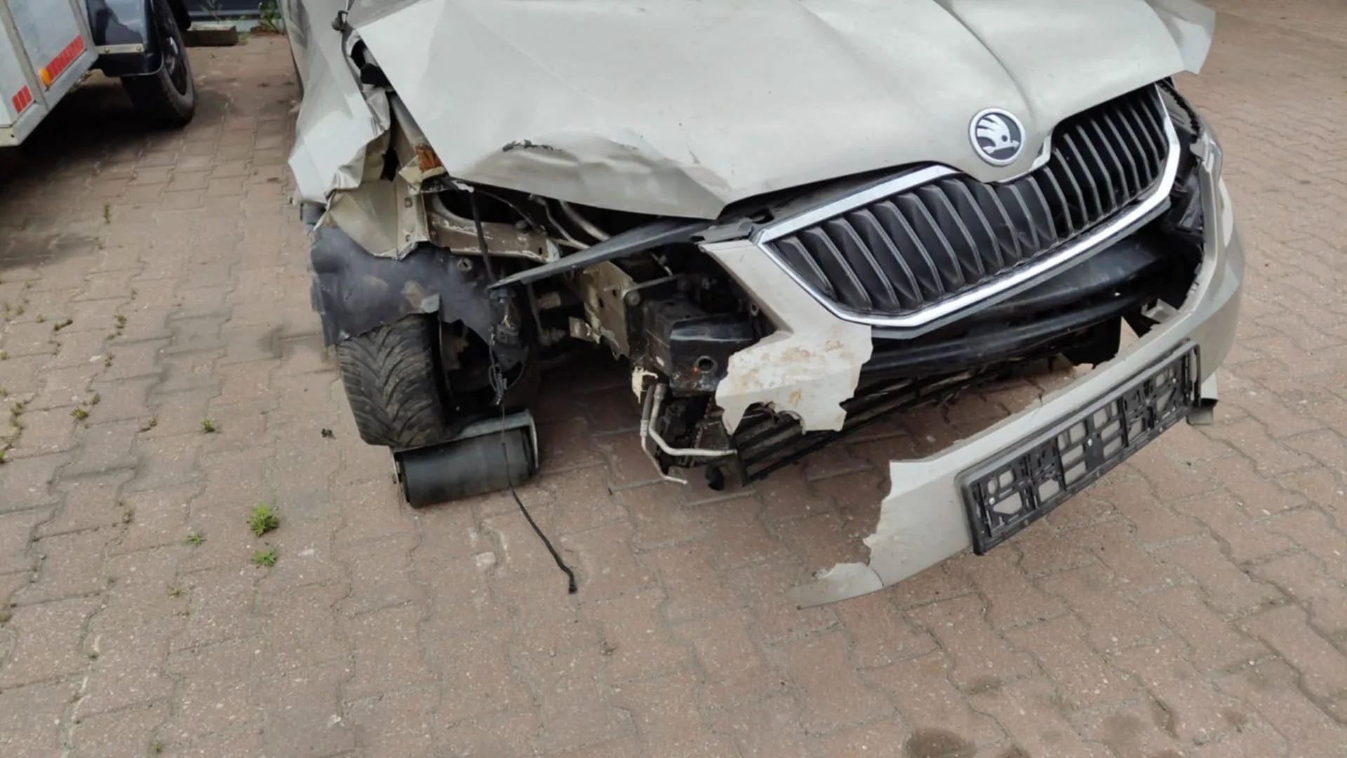 Skoda Octavia Skoda Octavia uszkodzona, jezdna.