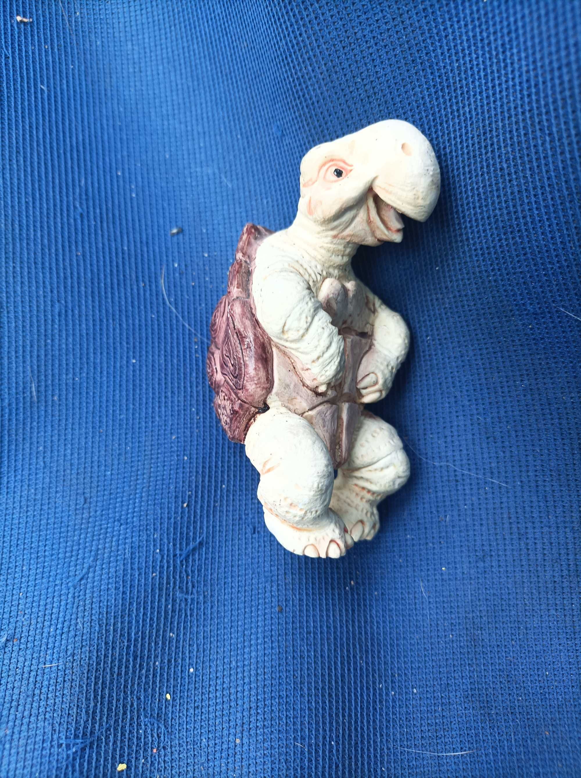 Śliczna figurka żółwia z masy ceramicznej ręcznie malowana