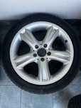 Alufelgi oryginalne Mercedes z oponami 17 cali - komplet 4 sztuki