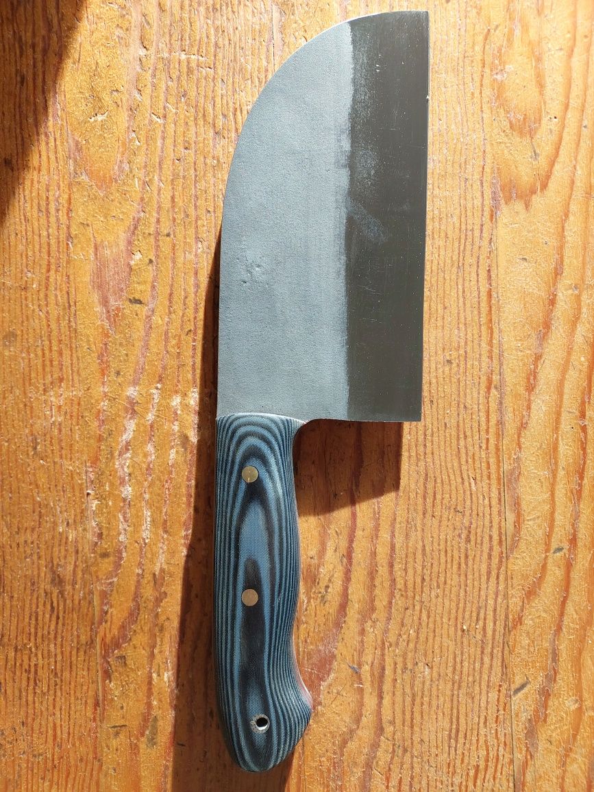 Сербський ніж для кухні, Кастом