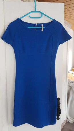 Niebiesķa sukienka stradivarius rozmiar S