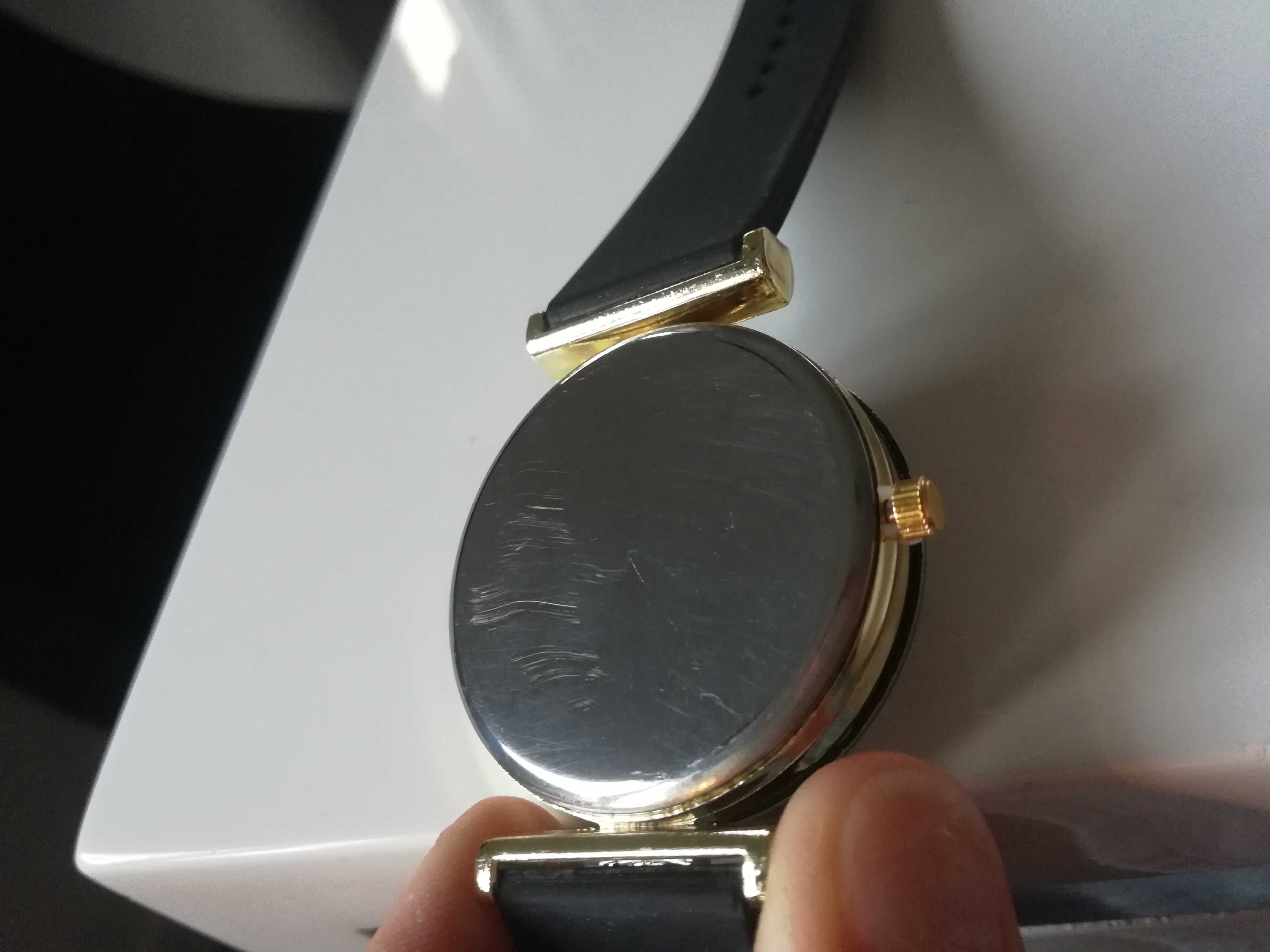 Nowy zegarek z żelowym paskiem czarno złoty