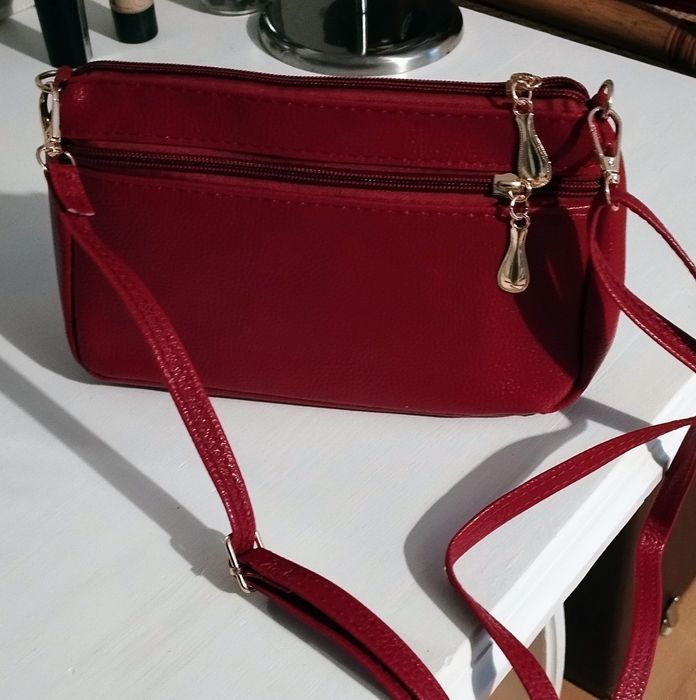 Czerwona torebka damska na ramię