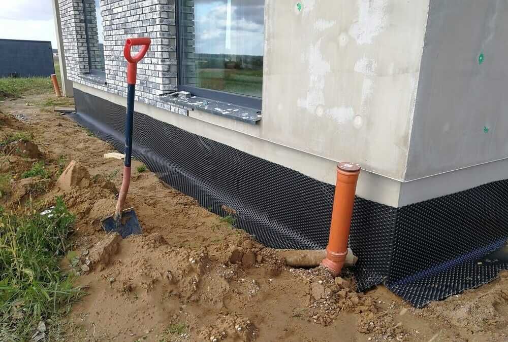 Hydroizolacja fundamentów, roboty ziemne, przyłącza wod-kan,wyburzenia