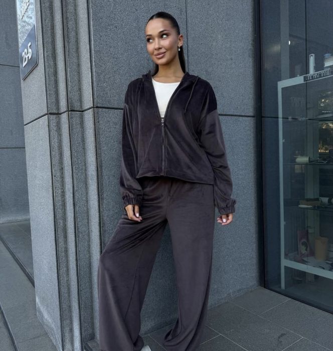 Шоколадний велюровий костюм