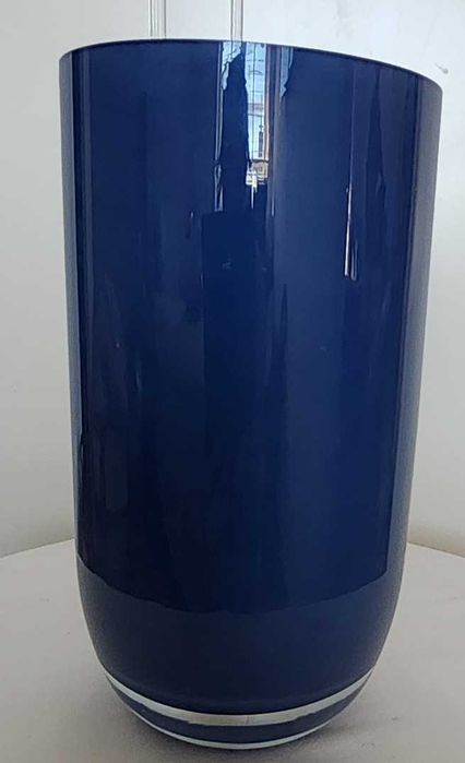 Nowy niebieski wysoki szklany wazon