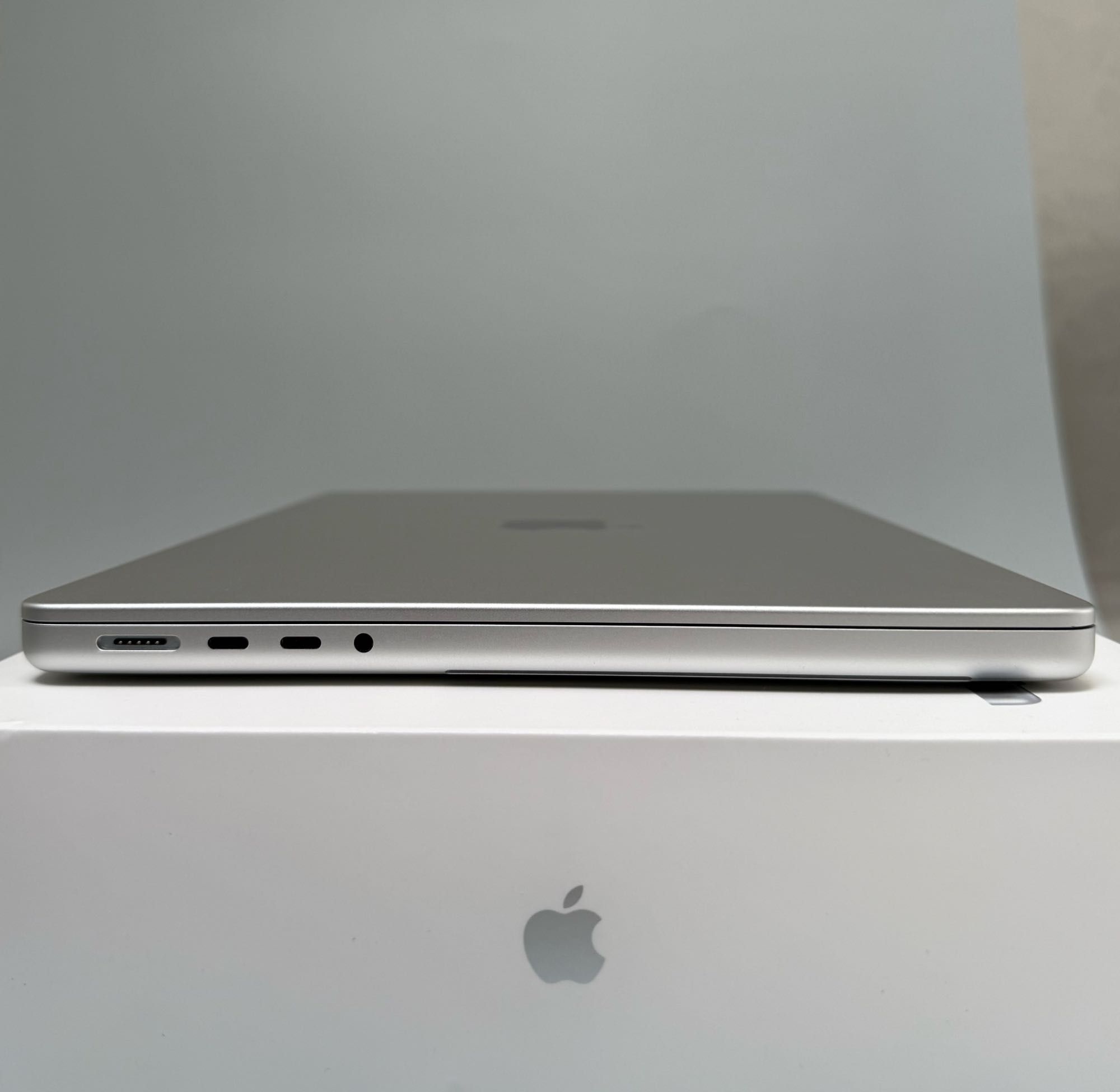 MacBook Pro 14 M1 – bdb stan, minimalnie używany, FVAT 23%