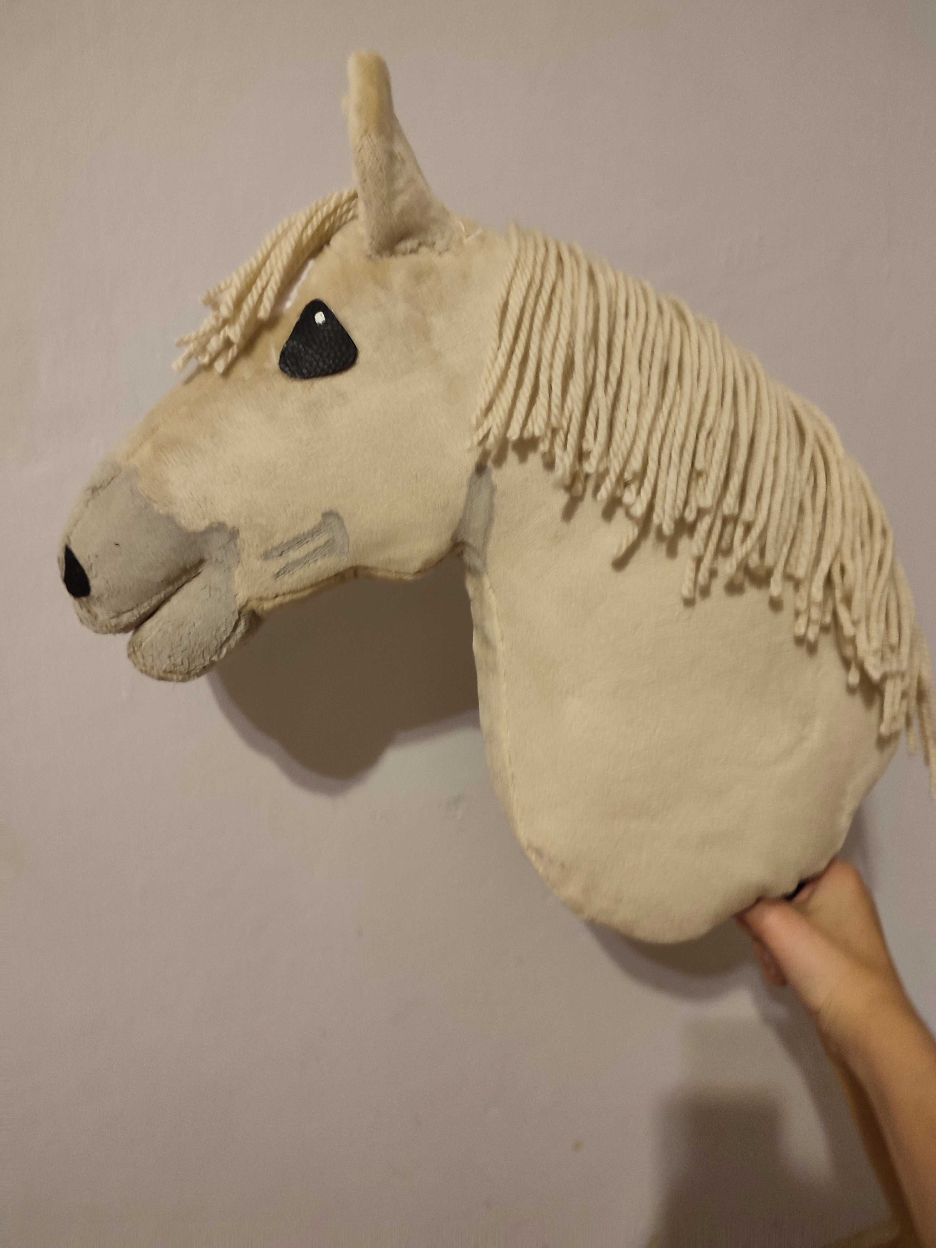 Hobby Horse izabelowaty