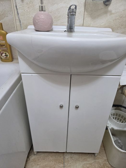 Szafka łazienkowa z umywalką +bateria