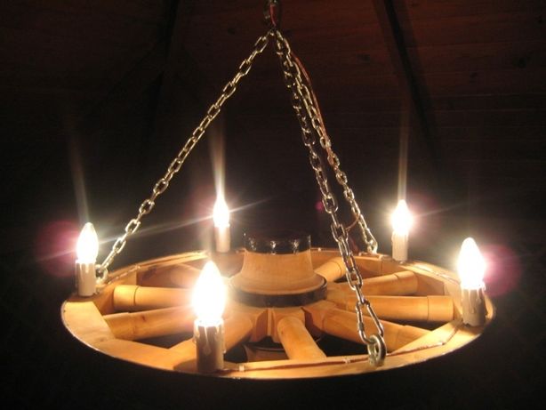 koło drewniane lampa