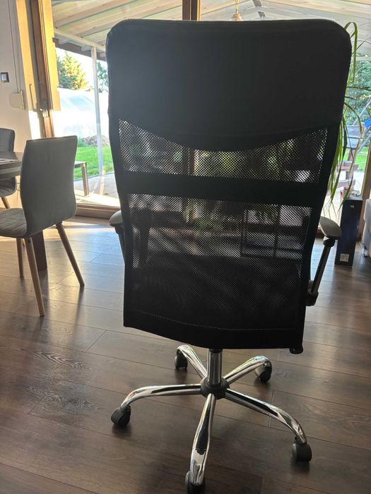 Fotel biurowy krzesło obrotowe czarny Jysk