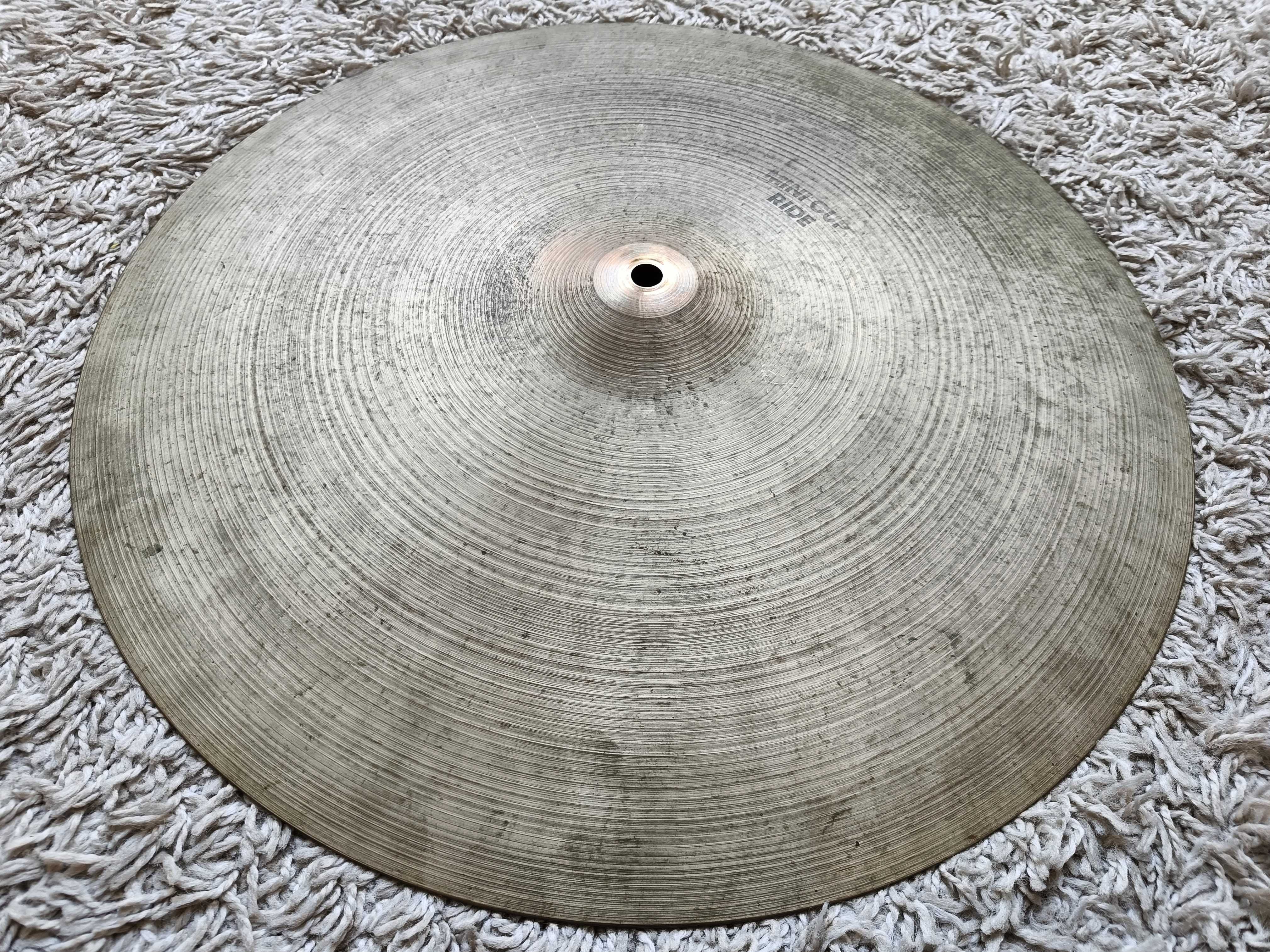 Talerz perkusyjny ZILDJIAN A AVEDIS Hollow Logo MINI CUP RIDE 18"