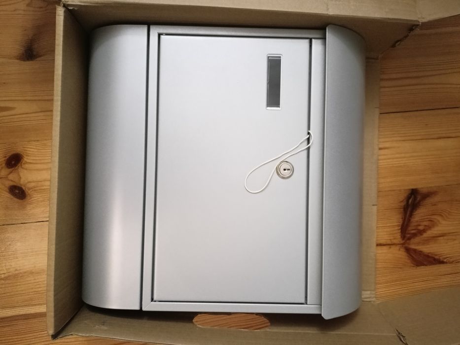 Skrzynka na listy 8R S z tubą srebrna NOWA