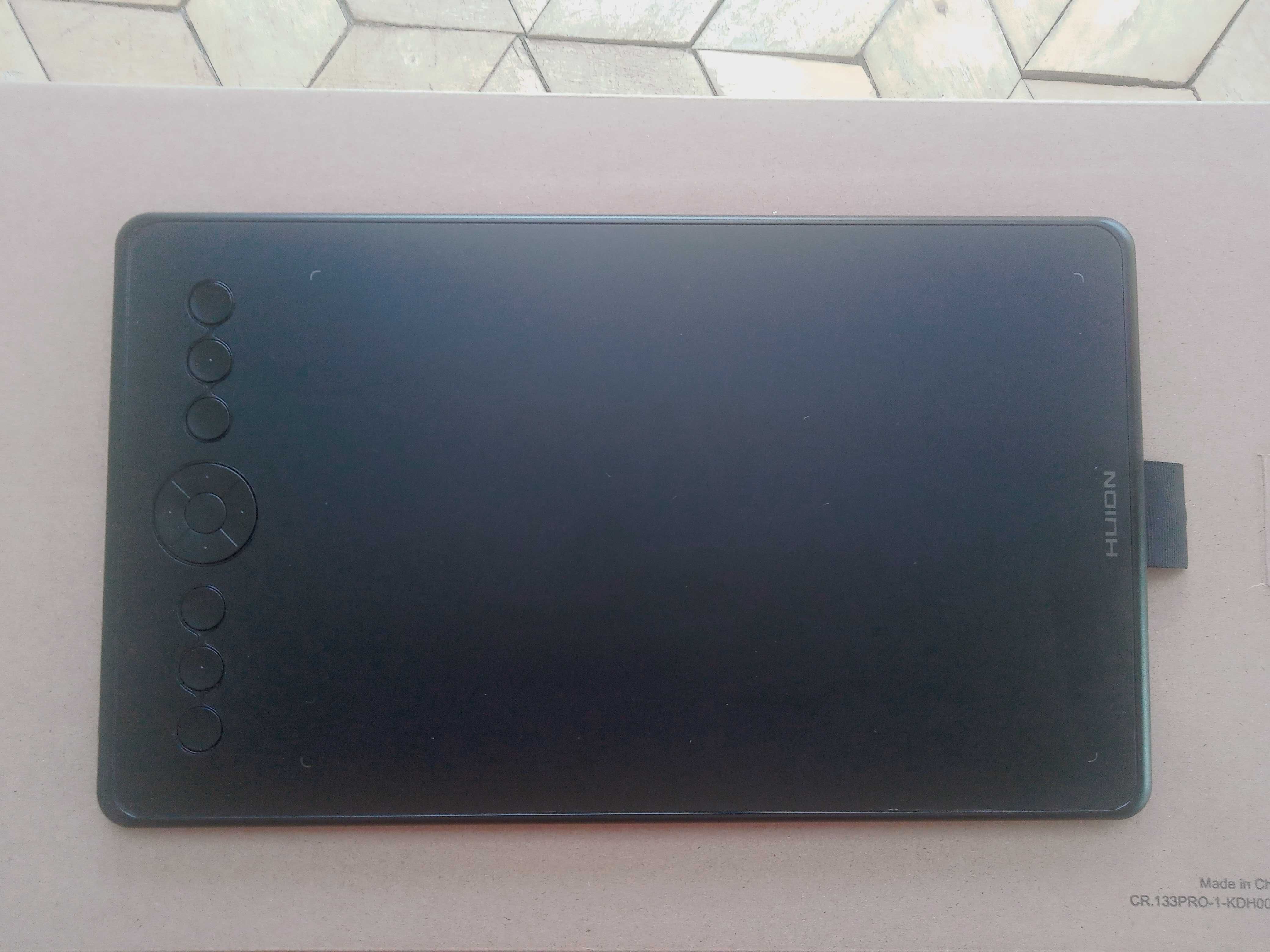 Tablet graficzny Huion H320M Czarny piórkowy etui