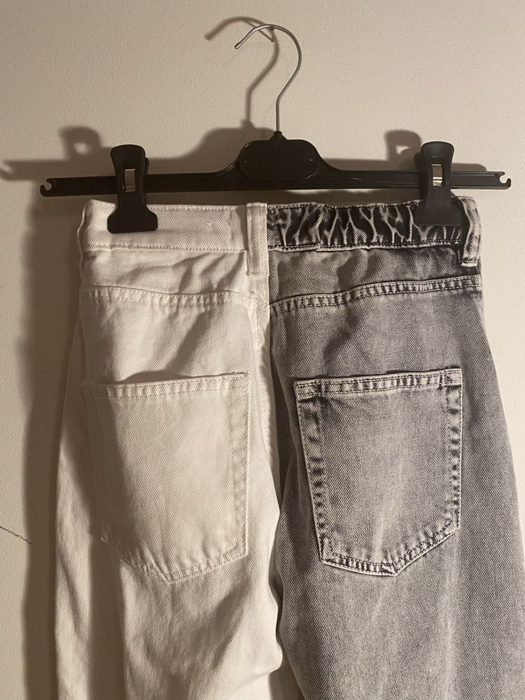 Calças de ganga metade branca metade preta da Bershka modelo mom jeans