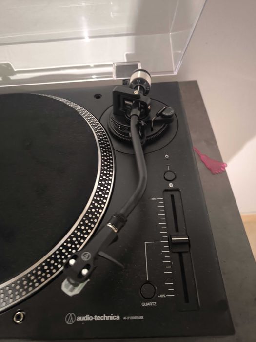 1. Gira-Discos Audio-Technica AT-LP120XBT-USB – Novo, Nunca Usado!