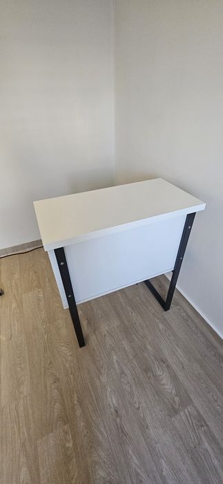 Mała recepcja do salonu kosmetycznego / fryzjera